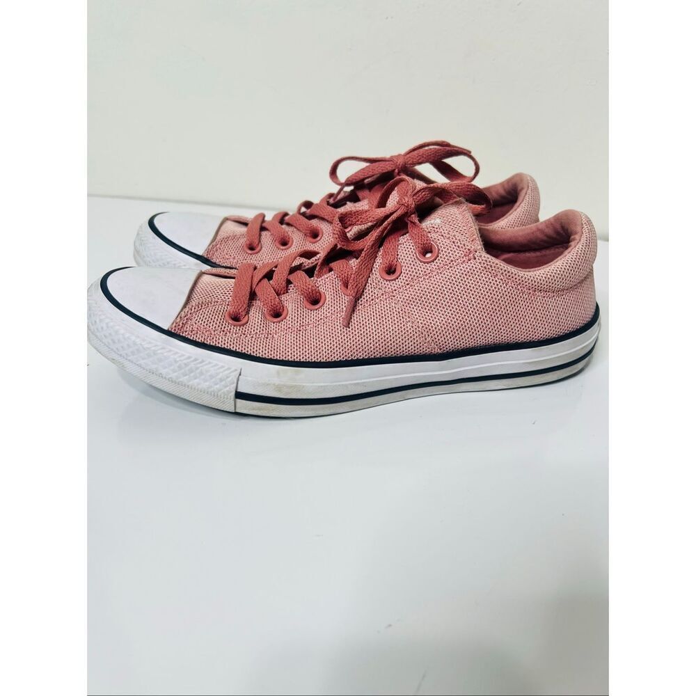Converse Pink Low Top Sneakers Sz 9 New condition